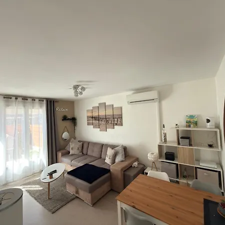 Apartment Le Cosy-appartement 4 Pers, Climatise, Grand Terrasse Plein Sud, Parking Privatif Hyeres